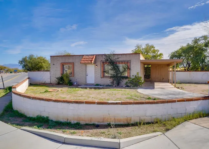 Holiday home Hike, Golf & Dine: Retreat W/ Mtn Views! Tucson