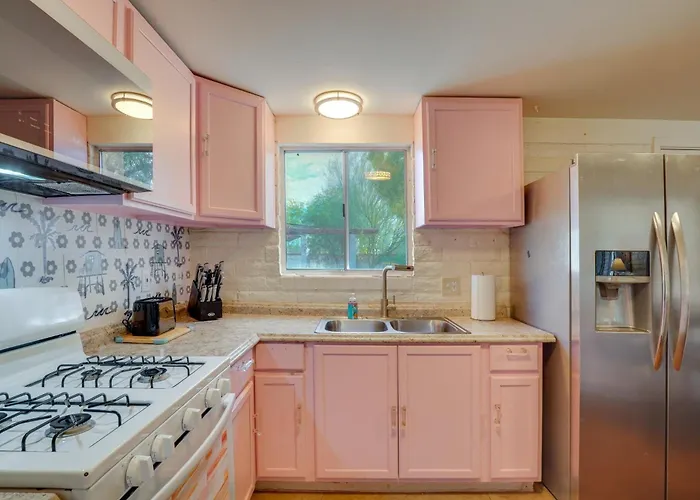 Hike, Golf & Dine: Retreat W/ Mtn Views!