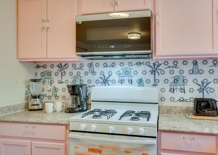 Hike, Golf & Dine: Retreat W/ Mtn Views! Holiday home *
