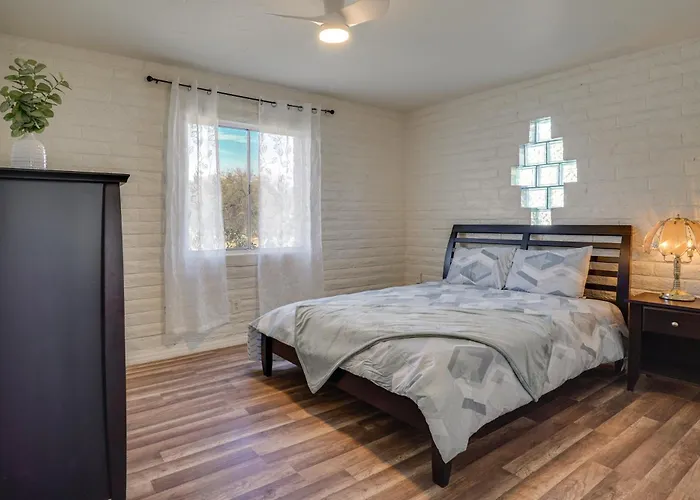 Hike, Golf & Dine: Retreat W/ Mtn Views! Holiday home *