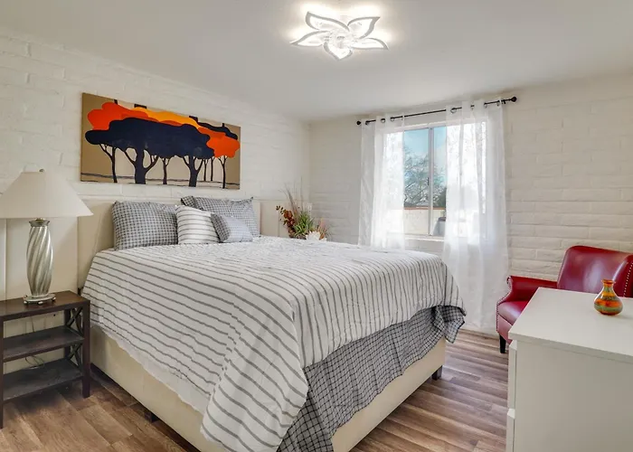 Hike, Golf & Dine: Retreat W/ Mtn Views! Holiday home *