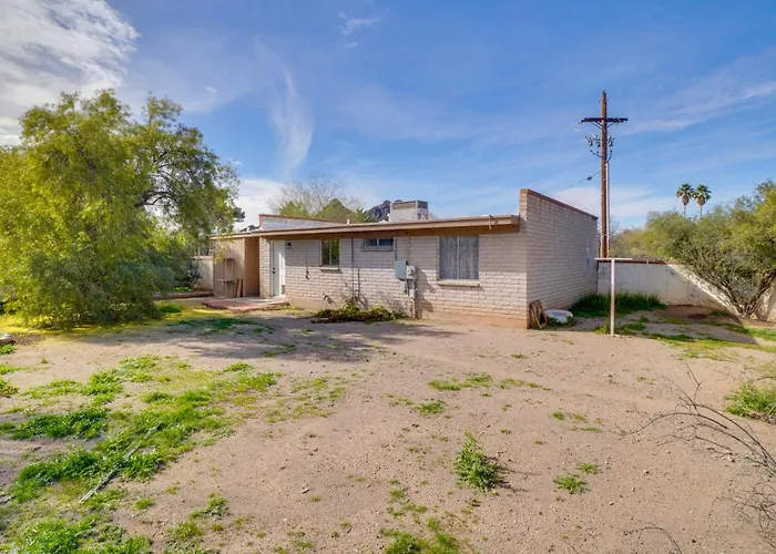 Hike, Golf & Dine: Retreat W/ Mtn Views! Holiday home Tucson