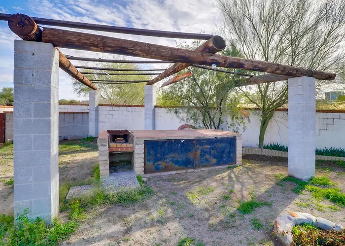 Holiday home Hike, Golf & Dine: Retreat W/ Mtn Views! Tucson