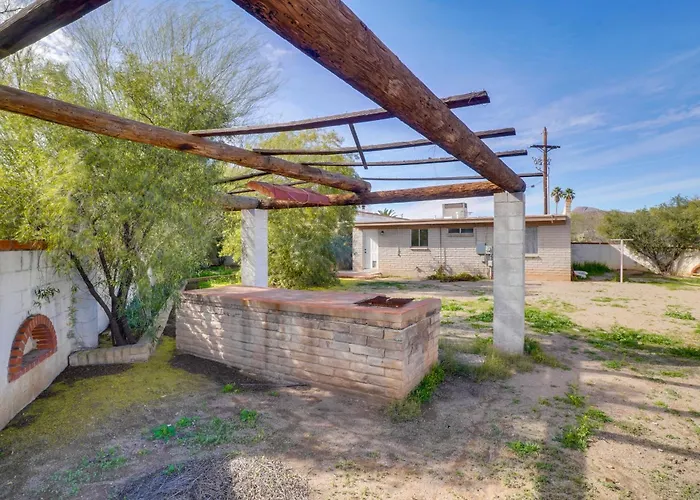 Hike, Golf & Dine: Retreat W/ Mtn Views! Holiday home Tucson