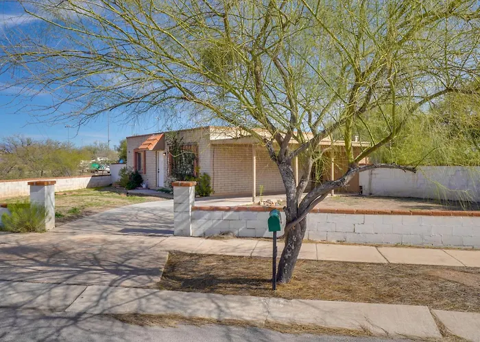 Holiday home Hike, Golf & Dine: Retreat W/ Mtn Views! *